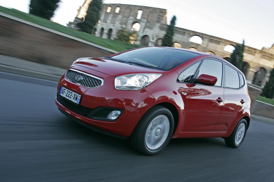  Kia Venga 2010 года  (фото 10 из 199)